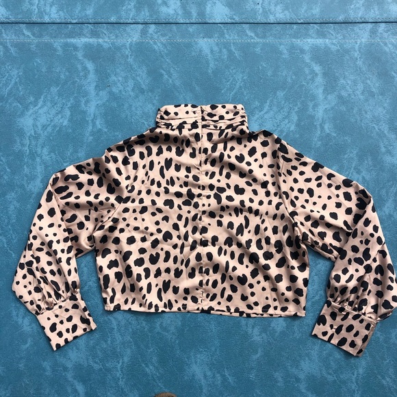 Leopard print fancy satin crop top - Picture 5 of 7